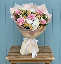 Букет цветов из:  Гвоздики, Орхидеи и Розы в Преградной