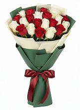 Букет Микс из красных и белых роз в Преградной