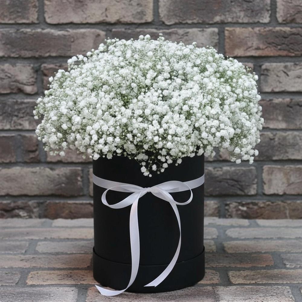 Цветочная композиция из Гипсофила в шляпной коробке в Преградной