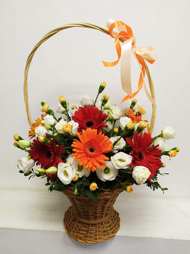 Цветочная композиция из Герберы и Хризантемы в корзине в Преградной