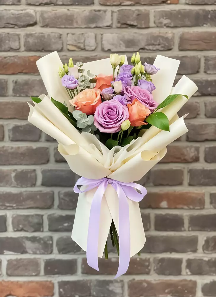 Букет цветов из: Лизиантусы и Розы в Преградной