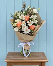 Букет цветов из:  Альстромерии, Лизиантусы, Розы и Хризантемы в Преградной