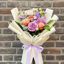 Букет цветов из:  Лизиантусы и Розы в Преградной