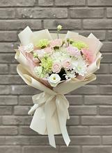 Букет цветов из:  Гвоздики, Розы, Лизиантусы и Хризантемы в Преградной