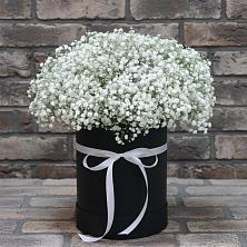 Цветочная композиция из Гипсофила в шляпной коробке в Преградной