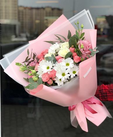 Букет цветов из: Розы, Лизиантусы и Хризантемы в Преградной