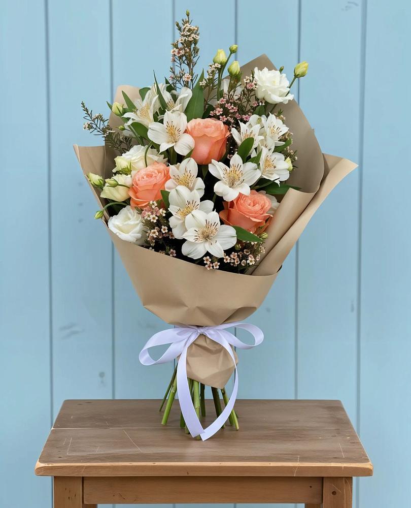 Букет цветов из: Альстромерии, Лизиантусы, Розы и Хризантемы в Преградной